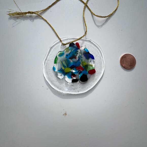 #5301 CIRCULAR FUSED  3” ROUND MULTI COLOR ORNEMENT - Picture 4 of 6